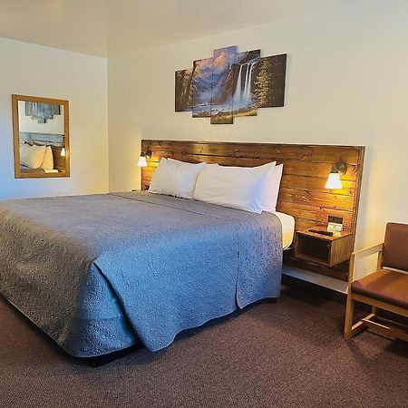Red Bear Inn Енніс Екстер'єр фото