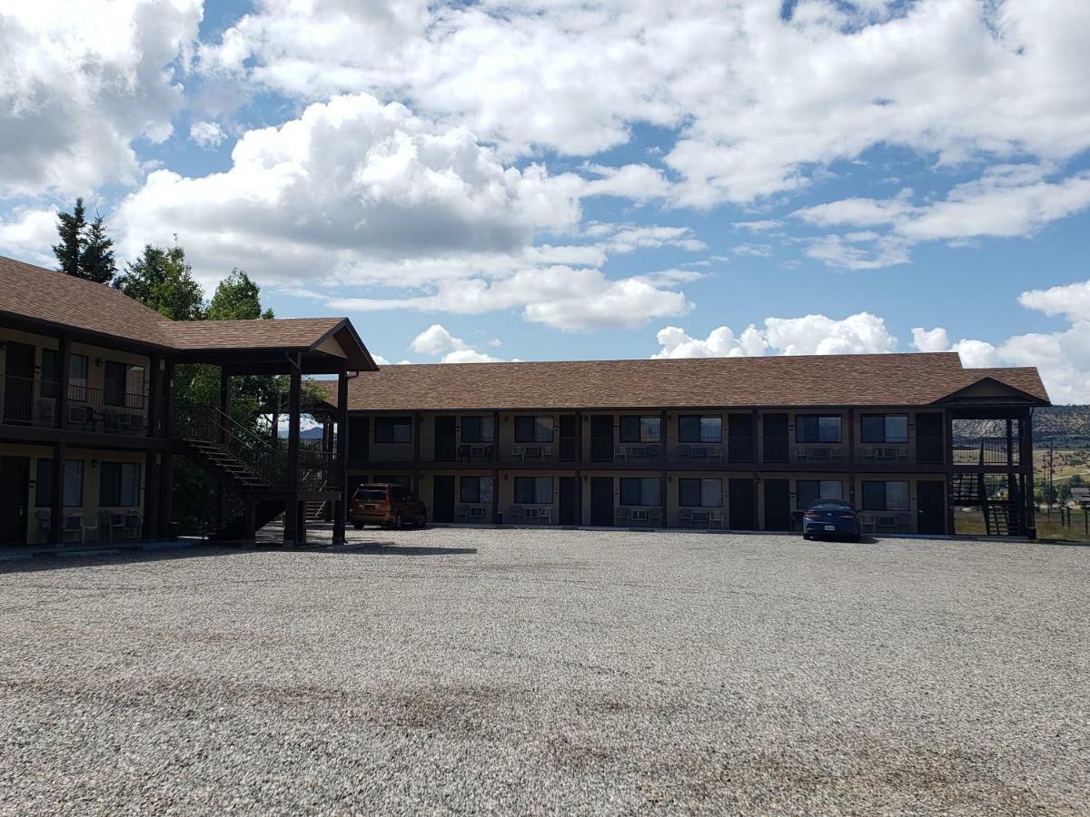 Red Bear Inn Енніс Екстер'єр фото