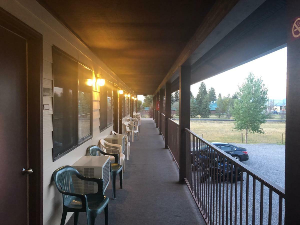 Red Bear Inn Енніс Екстер'єр фото