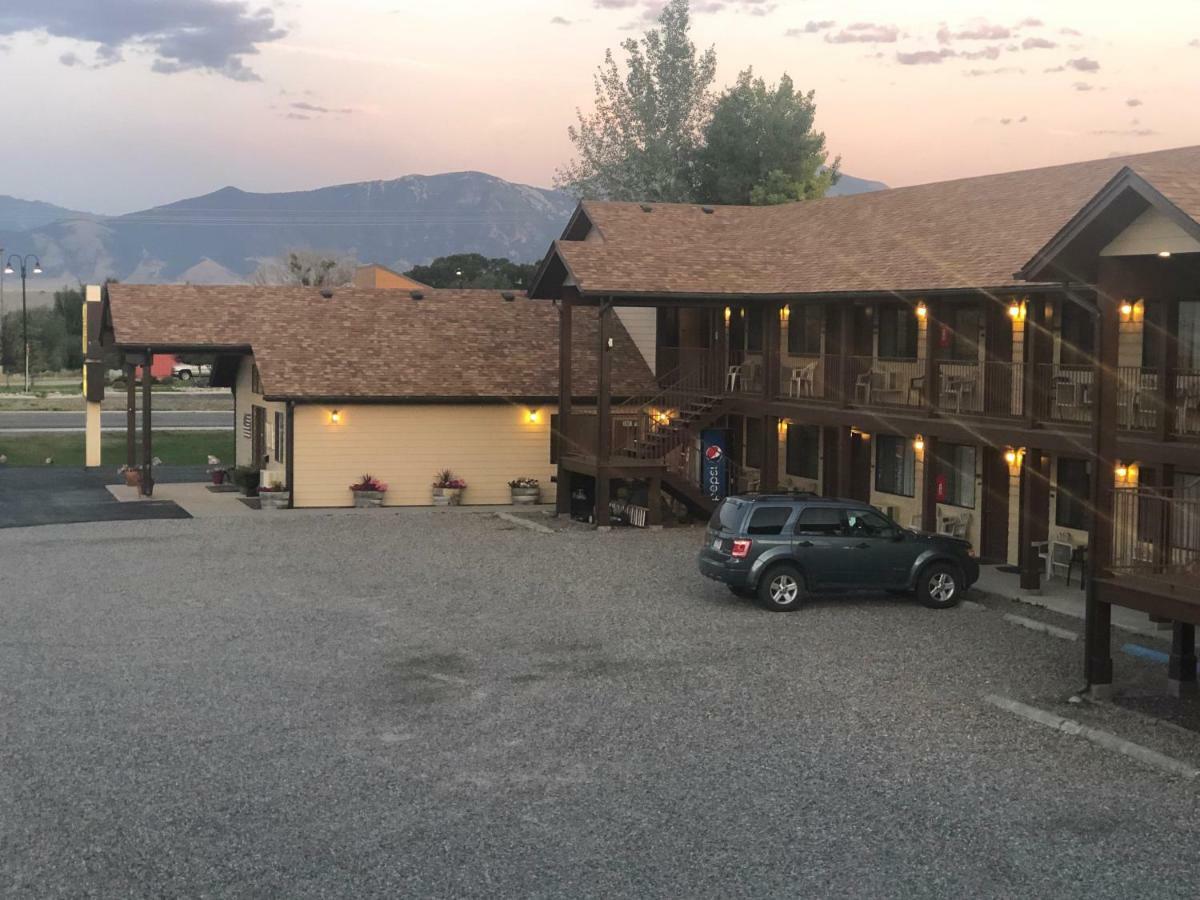 Red Bear Inn Енніс Екстер'єр фото