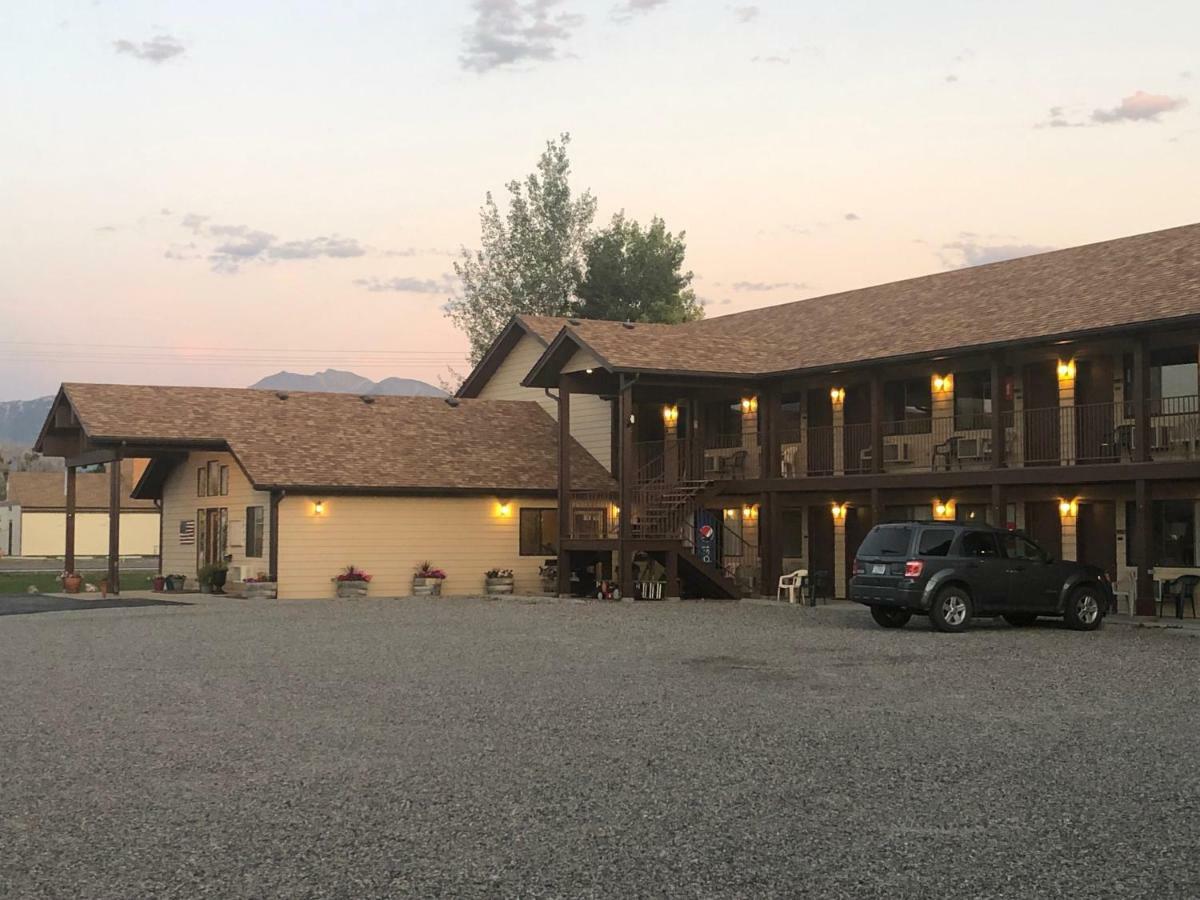 Red Bear Inn Енніс Екстер'єр фото